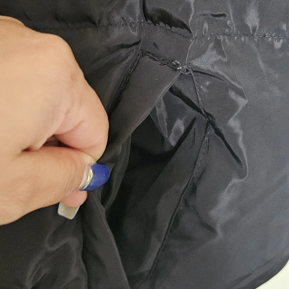 Black Women's Puffer Vest - Picture 5 of 6